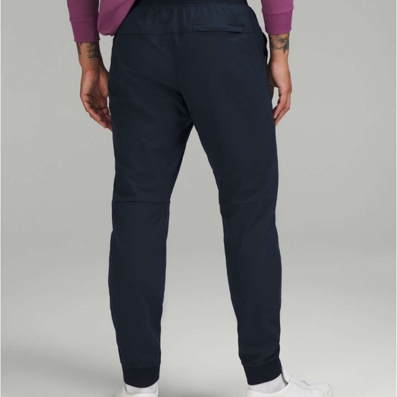 LULULEMON ~ Men’s ABC Warpstreme Joggers in True Navy Medium - Picture 4 of 16